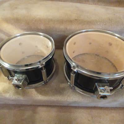 Unknown Two matching 10 and 12-in diameter shallow mounted toms gloss black excellent condition! image 2