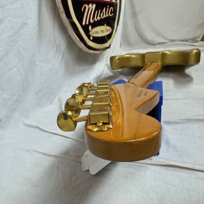 Fender 50th Anniversary Golden Stratocaster Guitar 2004 - Aztec Gold / Maple neck image 25