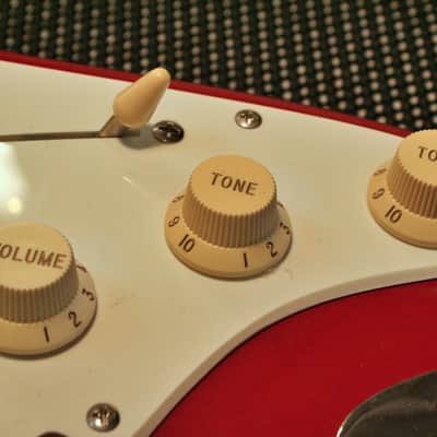 Squier Stratocaster (Gary Hoey Signature) 1995 Red image 13