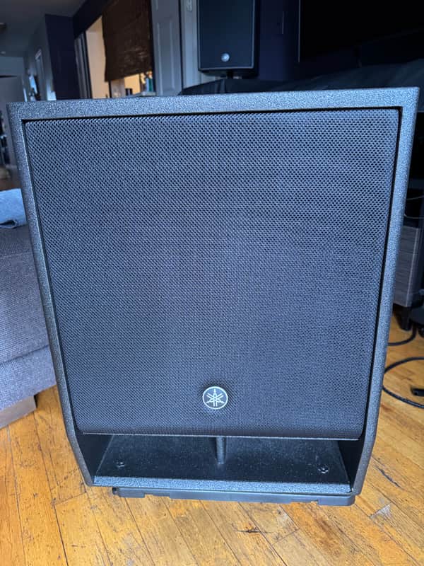Yamaha DXS15 XLF Subwoofer 1600 W image 1