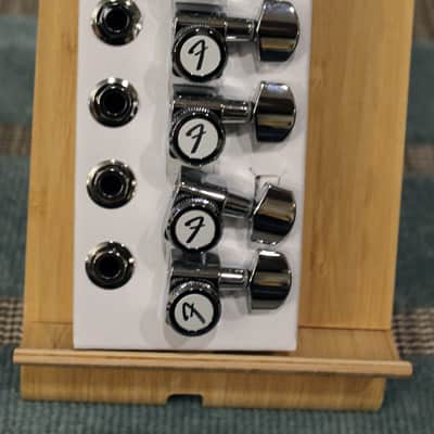 Fender Deluxe Locking Staggered Guitar Tuners, Chrome 1.7 x 10 x 4.5 inches 2020s - Chrome image 1