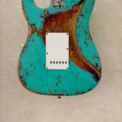 Fender Stratocaster 2025 - Surf Green over 3-color Sunburst - Super Heavy Relic image 4