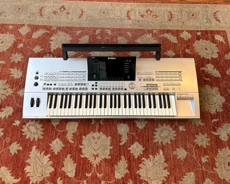 YAMAHA Tyros 1 61-key Arranger Workstation image 1