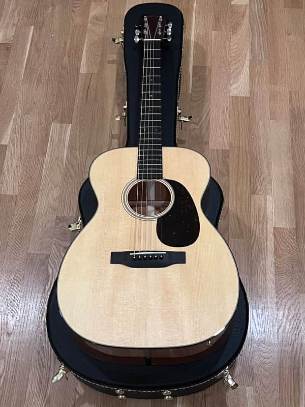 Martin Standard Series 00-18