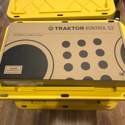 Native Instruments Traktor Kontrol S2 MK3 2018 - Black image 19