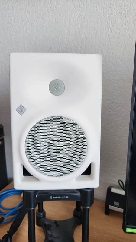 Paire d’enceintes de monitoring Neumann KH120A blanches – État parfait – Home studio image 1