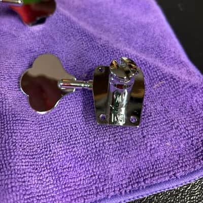 G&L Tribute Bass Tuners Machine Heads Chrome image 2