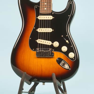 2024 Fender American Ultra Luxe Stratocaster 2-Color Sunburst image 3