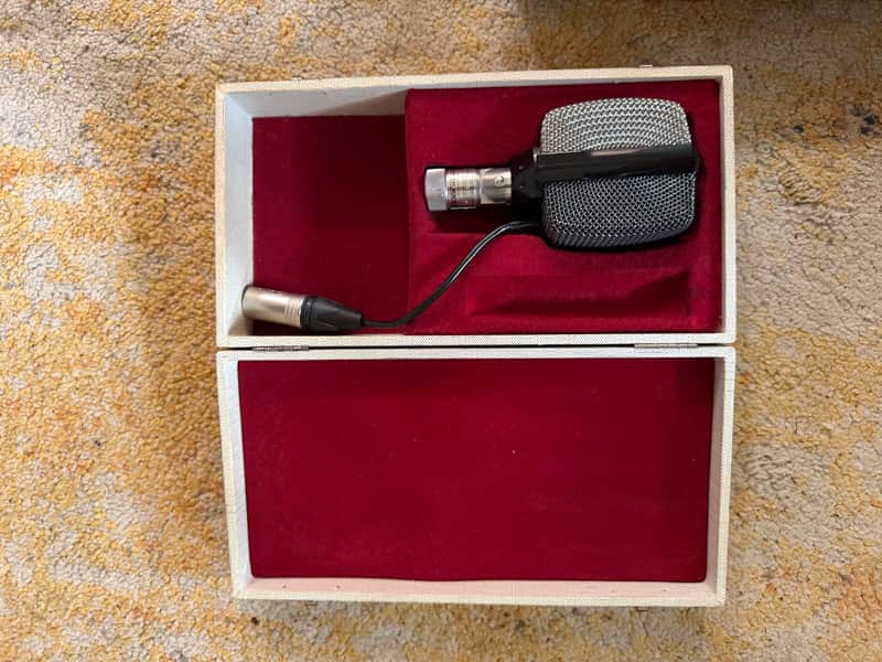 AKG D12 Cardioid Dynamic Microphone