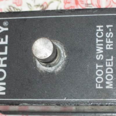 used vintage Morley RFS-1 Single Button Footswitch + feet [Single-button latching (push-on/push-off) footswitch] 1983-1990 - durabke metal casing, gray finish white graphic, single switch, 1/4"  mono jack (NO: box/paperwork) image 15