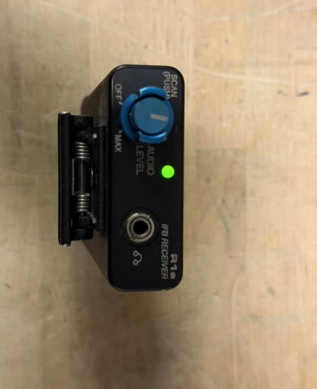 Lectrosonics IFBR1a R1a IFB Receiver – Block 22 – 563.2–588.7 MHz image 1