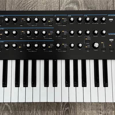 Novation Summit 61-Key 16-Voice Polyphonic Synthesizer Excellent image 4