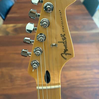 Limited Edition Fender Player Stratocaster with Maple Fretboard 2019 - 2021 - Shell Pink image 5