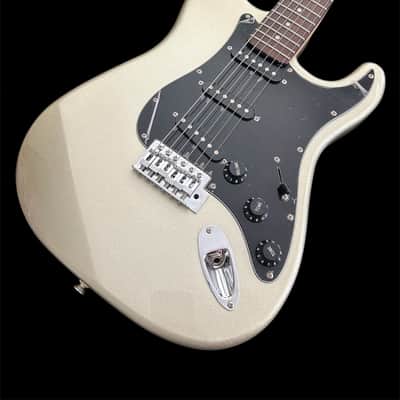Silver Stratocaster 2000’s - Silver image 2