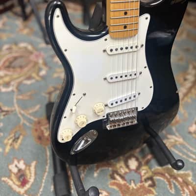 Fender Standard Stratocaster Left-Handed with Maple Fretboard 2006 - 2017 - Black image 3