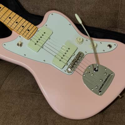 Fender MIJ Junior Collection Jazzmaster with Fender Gigbag - 2025 Model in Satin Shell Pink image 2