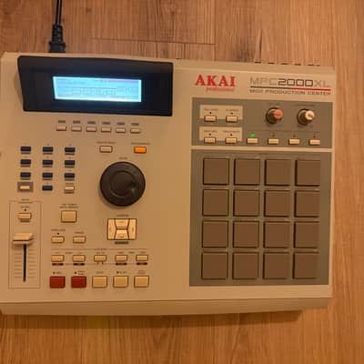 Akai MPC2000XL original manual 8 outs CF cards reader max ram image 3