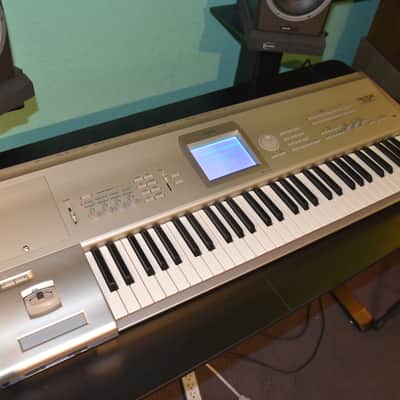 Korg Triton Studio Music Workstation/Sampler - 61 keys 2001-2003 - Silver image 1