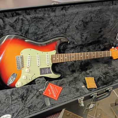 Fender Vintera II Road Worn '60s Stratocaster 2026 - 3 Color Sunburst Limted edition 7.1 pounds image 1