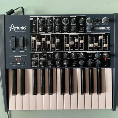 Arturia MiniBrute Analogue Monosynth – Original Version image 1