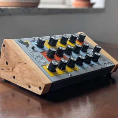 Moog Sirin with Allegheny Cherry Side Panels - Present - Silver image 3