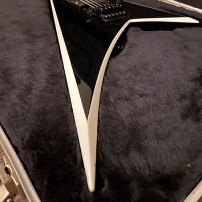 Jackson Charvel | Flying V | Floyd Rose | EMG | Black Gloss | Japan image 14
