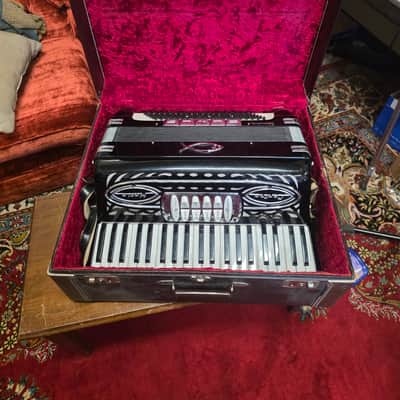 International Centromatic Piano Accordion 41/120 W Case And Straps image 13