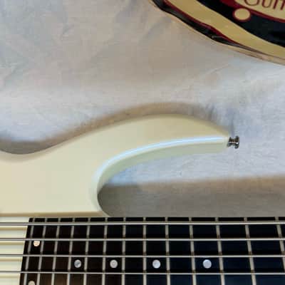 Carvin LB76 LB-76 6-string Bass with Case - s/n 43381 - Pearloid White image 9