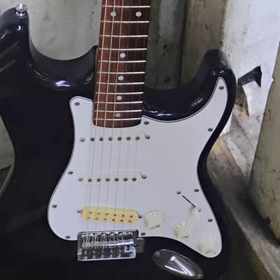 Squier Strat 2000 - Black image 1