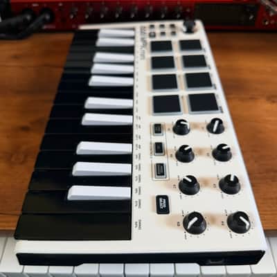 Akai MPK Mini MK2 + Official Decksaver + Hard Case + Original Box image 12