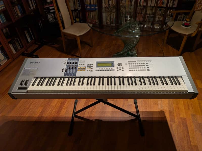 Yamaha Motif ES 8 Production Synthesizer