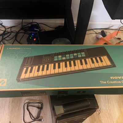 Novation Launchkey Mini 37 MKIV MIDI Keyboard Controller 2024 - Present - Black image 3