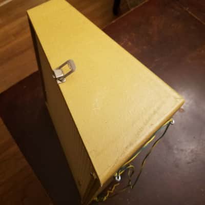 Audiomatic Empty vintage MCM speaker cabinet for 8" driver 1956 - gold woven cloth grill and alligator skin Tolex image 6