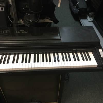 Yamaha Clavinova CLP-550 Black and White image 3