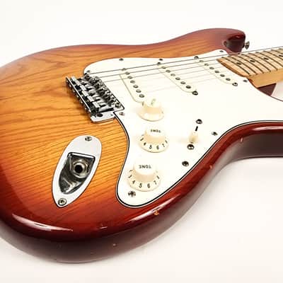 Fender Stratocaster with Maple Fretboard 1979 - 1981 - Sienna Sunburst image 2