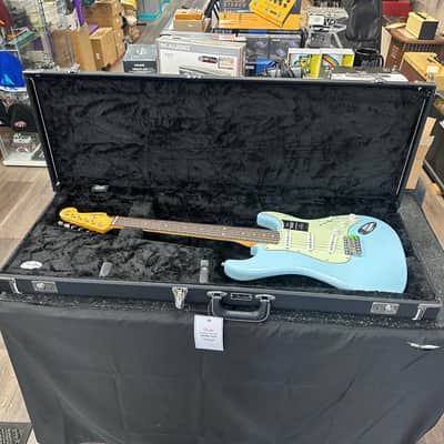 Fender Vintera II Road Worn '60s Stratocaster Sonic Blue image 7