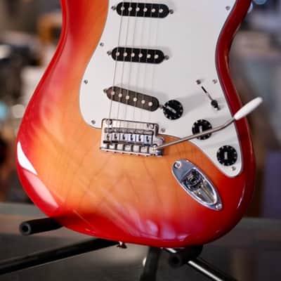 Fender Player II Stratocaster 2024 - Present - Aged Cherry Burst image 2