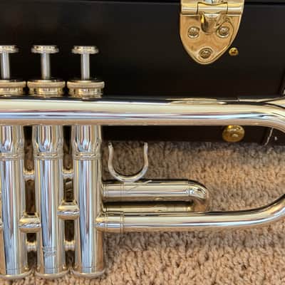 Yamaha YTR-6335HS Professional Heavyweight Bb Trumpet (Mint Condition) with Original Case & 16C4 Mouthpiece image 4