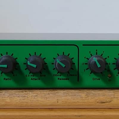 JOEMEEK VC6 マイクプリアンプ JOEMEEK THREEQマイクプリアンプ ハーフラック 【公式通販】