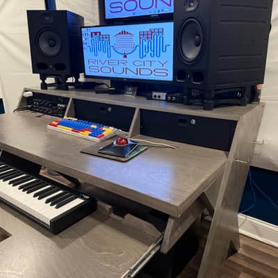 Output Platform Studio Desk with Keyboard Tray 2023 - Gray image 4