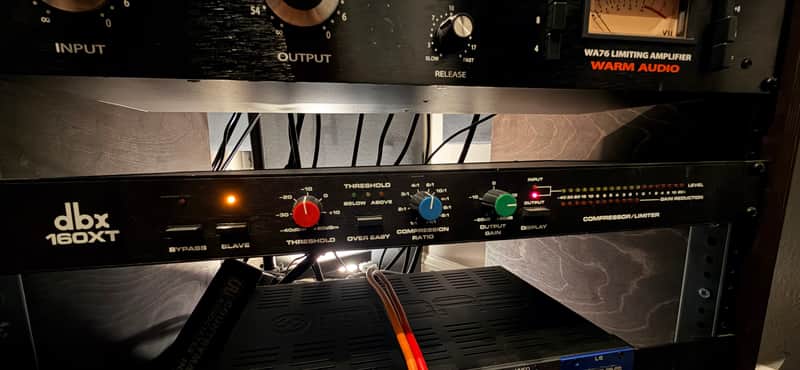 STUDIO-READY dbx 160XT Compressor / Limiter | Reverb
