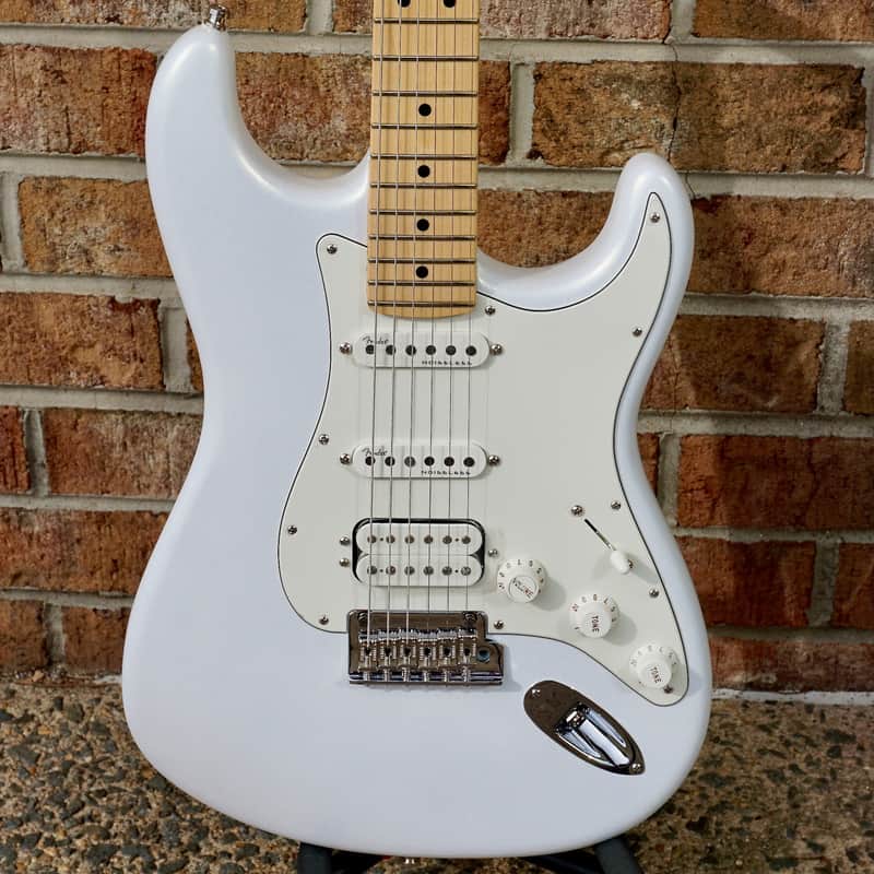Fender Juanes Stratocaster Maple Fingerboard Luna White