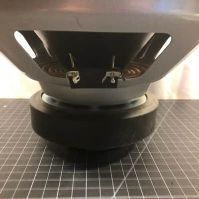JL Audio 10W3V2-D4 10" Subwoofer w. Grill Bild 4