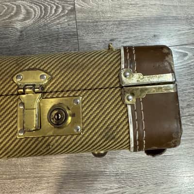 Fender Tweed Hardshell Bass Guitar Case – Red Plush Interior image 8