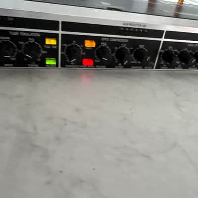 Behringer Ultra-Voice Pro VX2000 High-Performance Mic Preamplifier/Voice Processor image 4