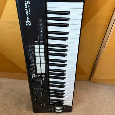 Novation Launchkey 49 MKI MIDI Keyboard Controller 2013 - 2015 - Black