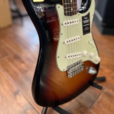 Fender Vintera II '60s Stratocaster with Rosewood Fretboard 3-Color Sunburst  #MX23053744  7 lbs. 9.2oz image 6