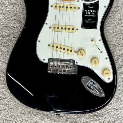 Mint Fender Player II Stratocaster guitar, Maple Fingerboard, Black Finish - MIM image 3