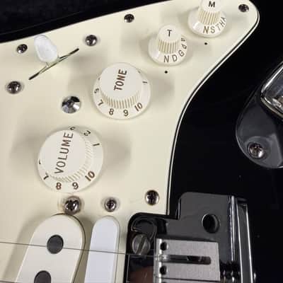 Fender VG Stratocaster 100% Functional Very Cool Guitar! (77) image 7