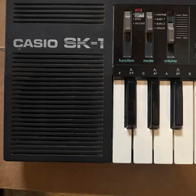 Casio SK-1 32-Key Sampling Keyboard - Black image 4